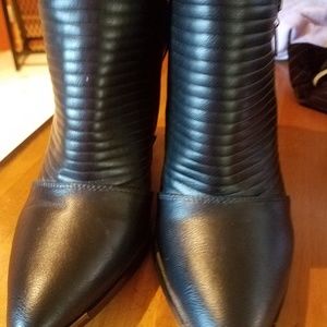 Guess high- heeled booties .black sz 8.5